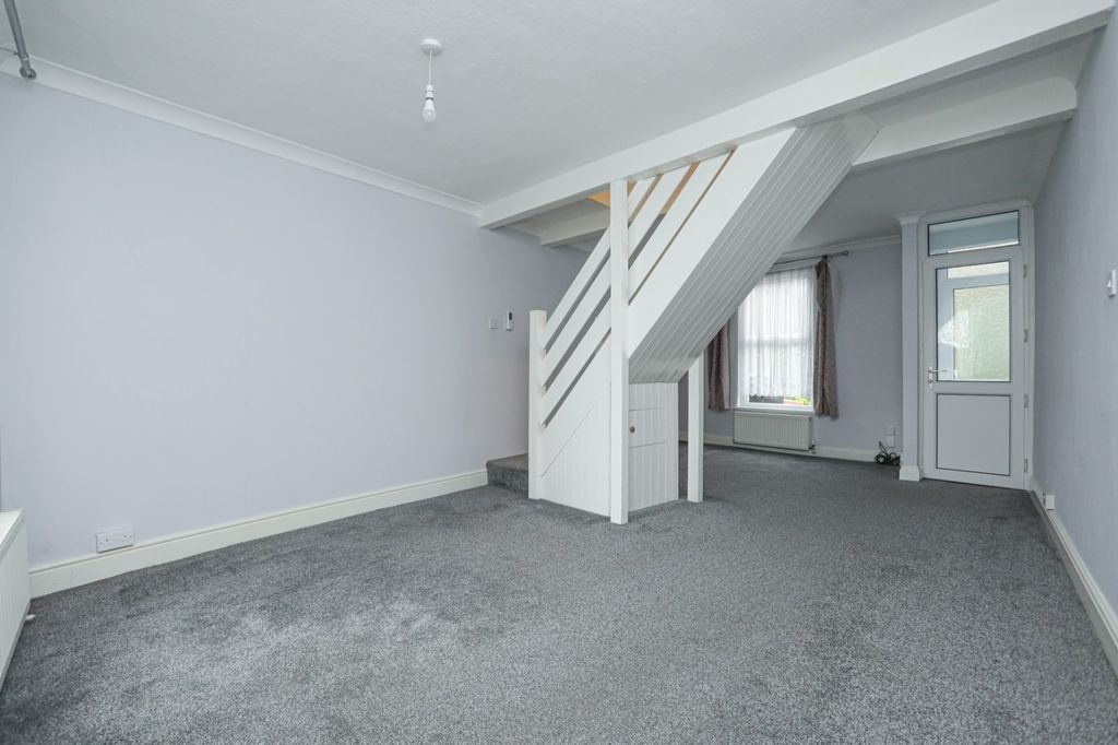 Property photo 3 of 9 Picture 3