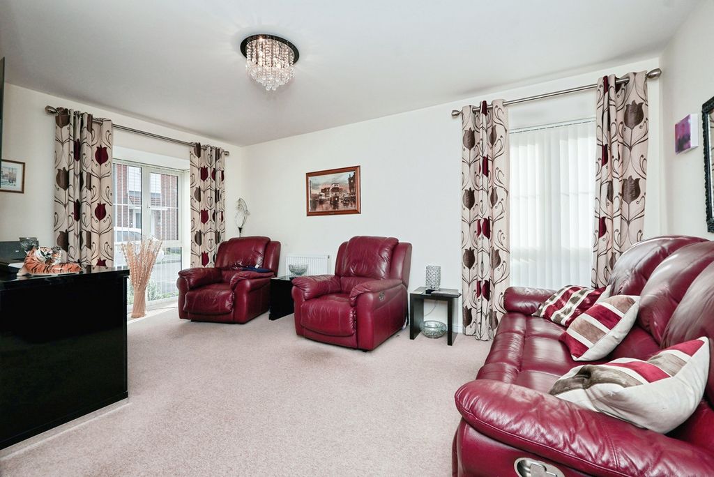Property photo 3 of 18
