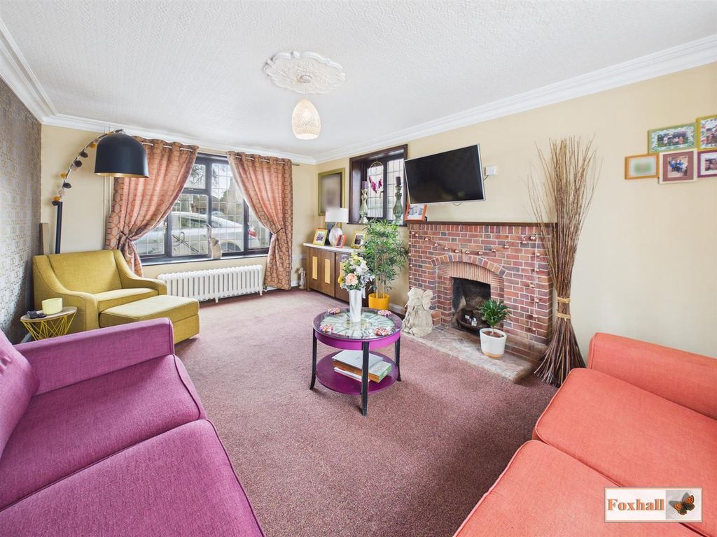 Property photo 2 of 39 Lounge