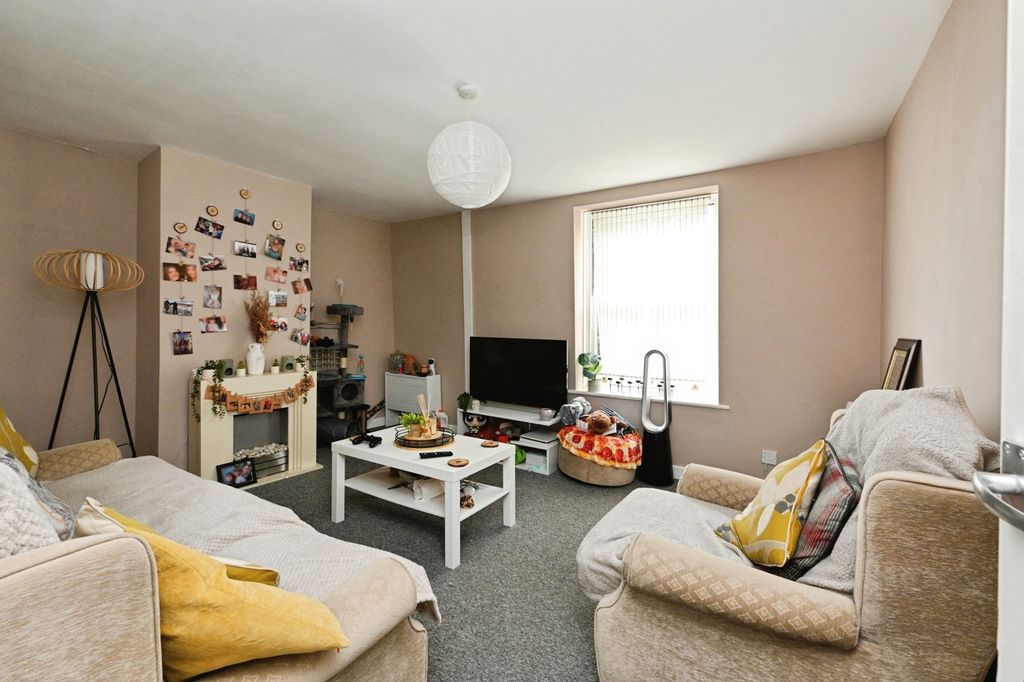 Property photo 2 of 17 Photo