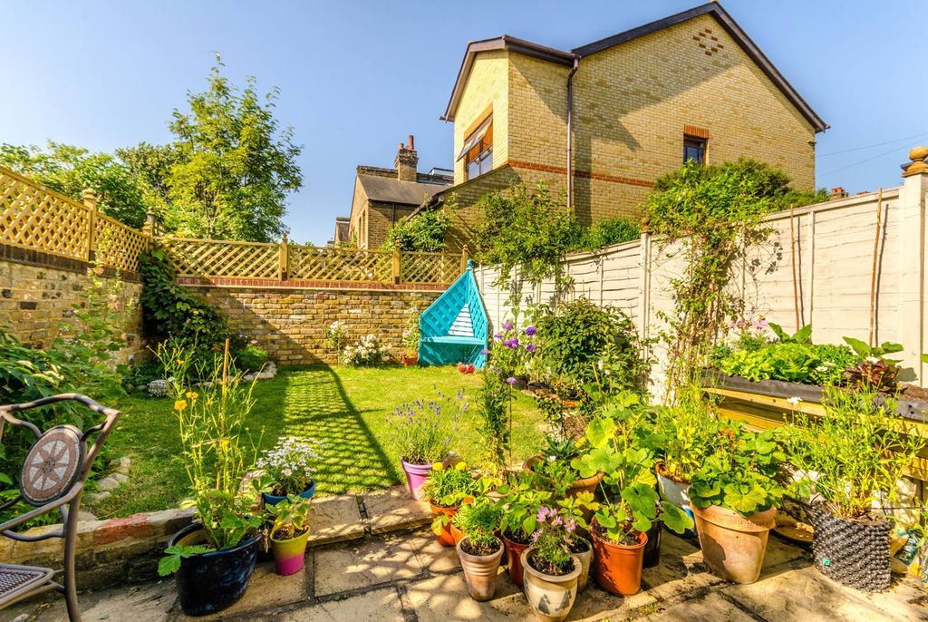 Property photo 2 of 18