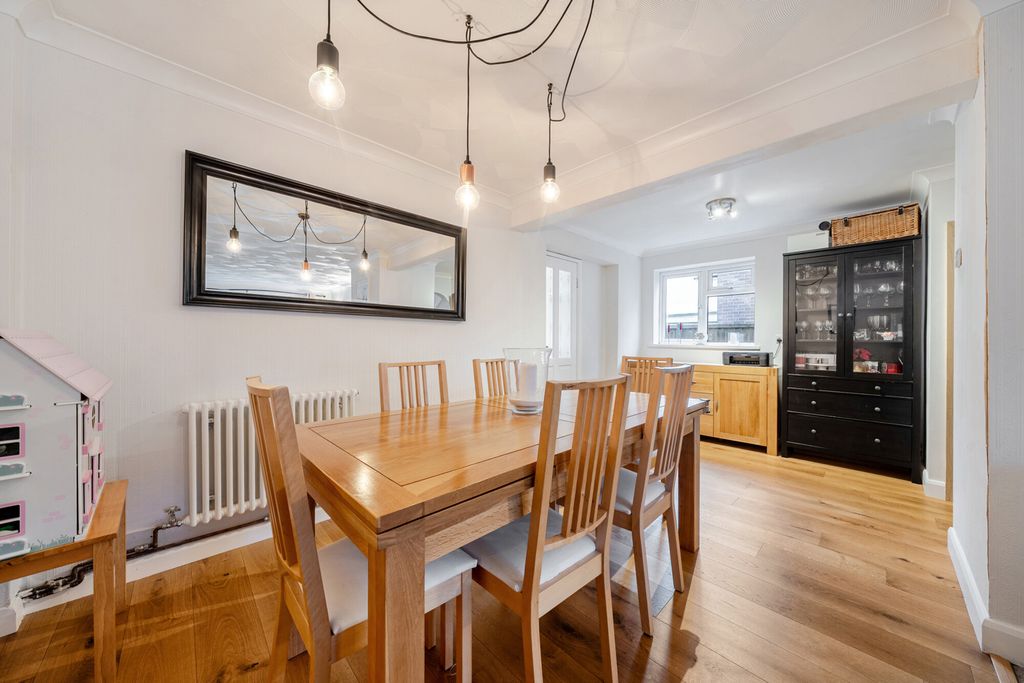 Property photo 3 of 20 Dining Area