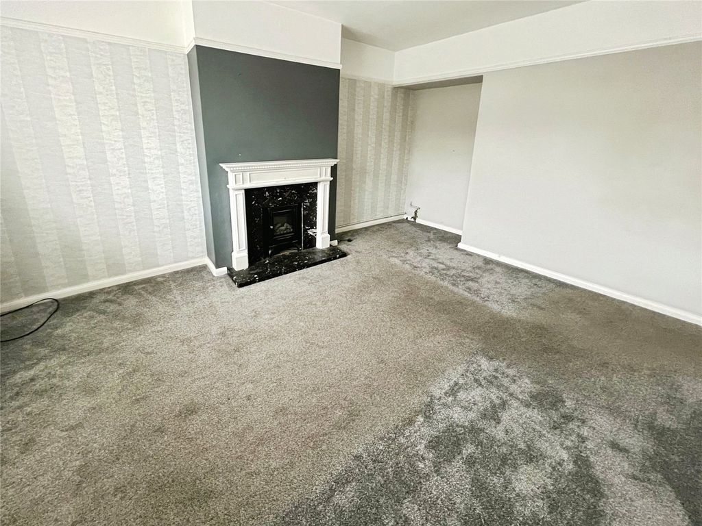 Property photo 2 of 14 Lounge