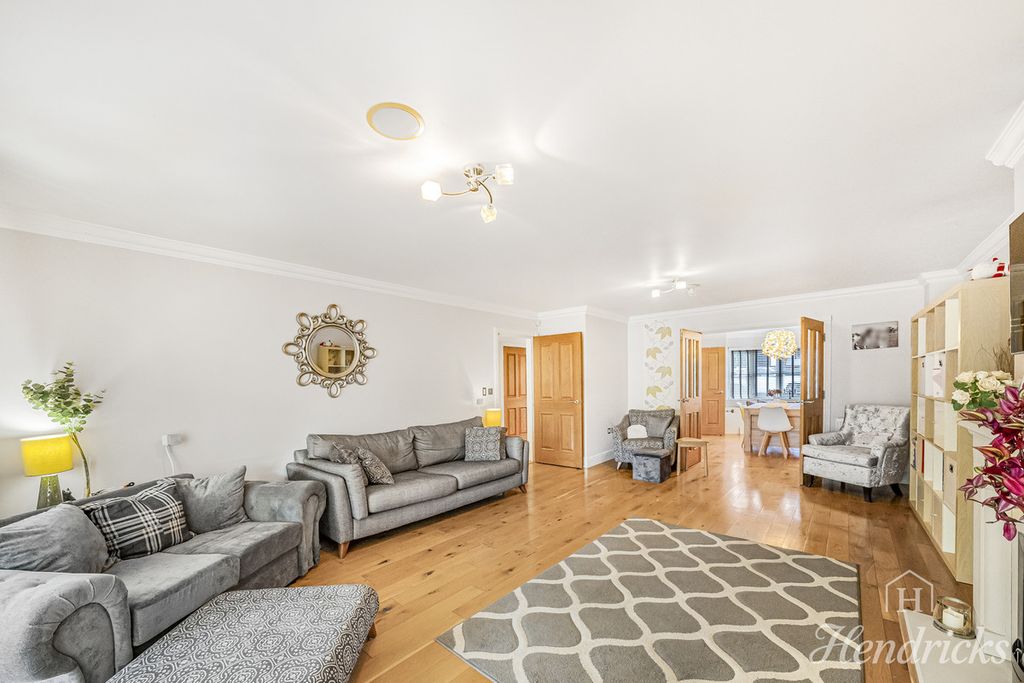 Property photo 3 of 39