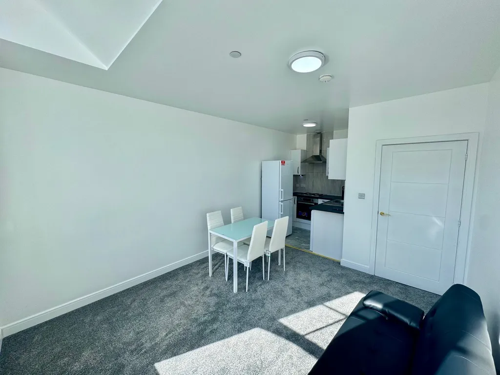 Apartment in Nottingham, Nottinghamshire - View 3