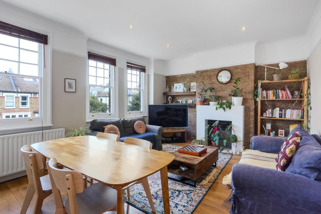 Property photo 2 of 17 1529102328 - 40B Tritton Road, Se21 - 3.Jpg