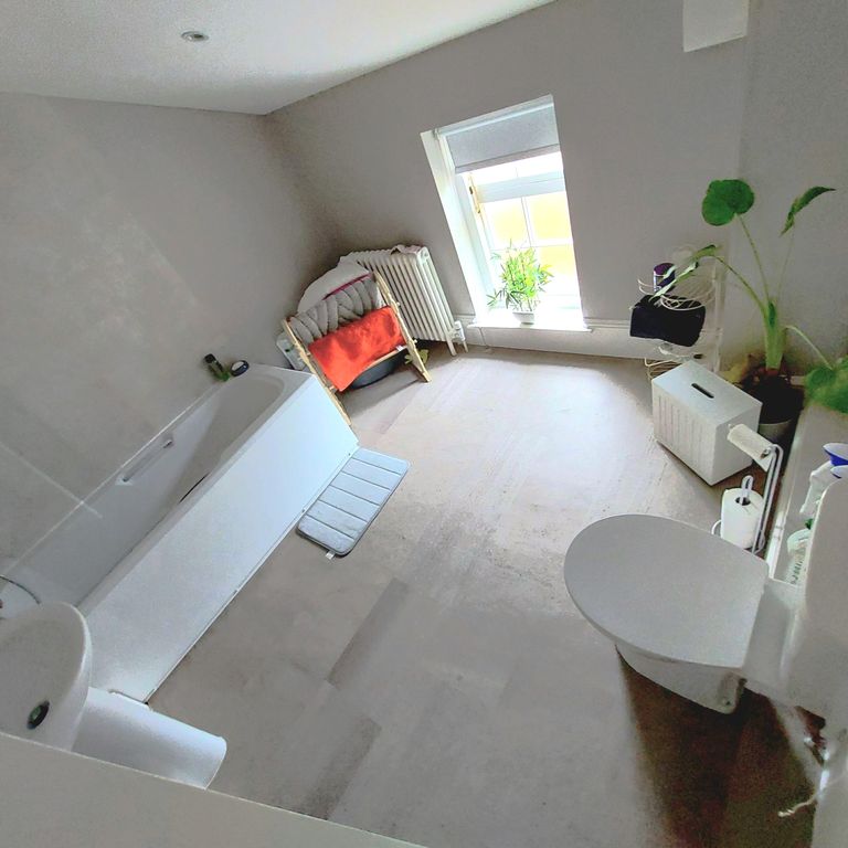 Property photo 3 of 6