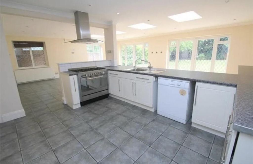 Property photo 3 of 14 Kitchen
