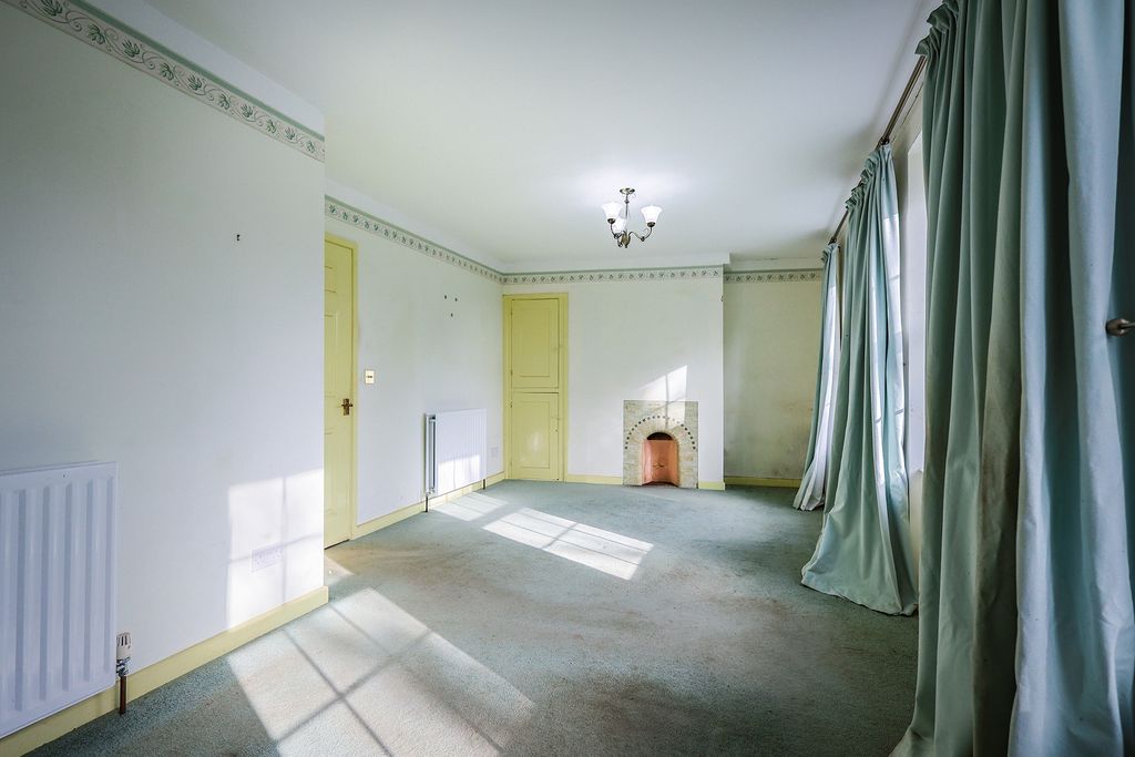 Property photo 3 of 17 Photo 2