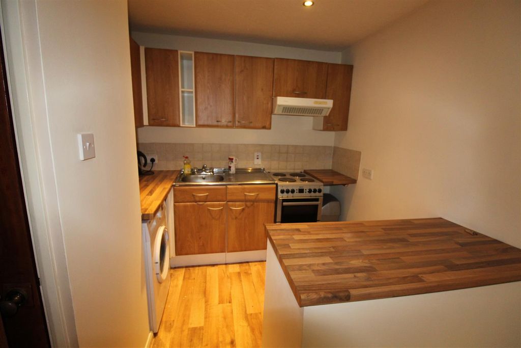Property photo 2 of 7 Kitchen