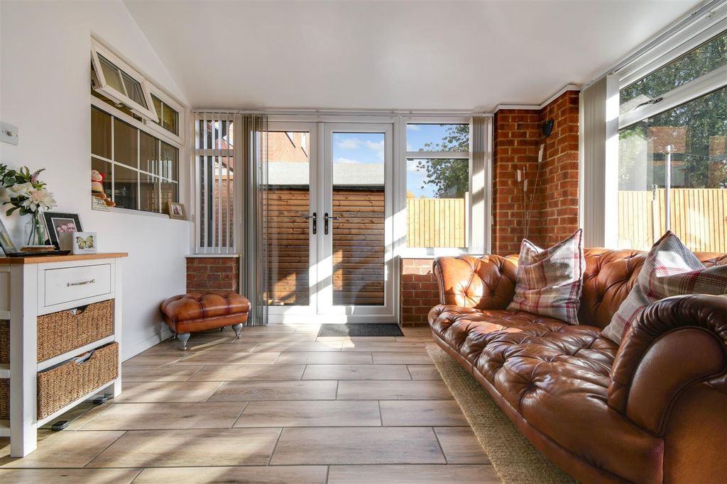 Property photo 3 of 17 Garden Room