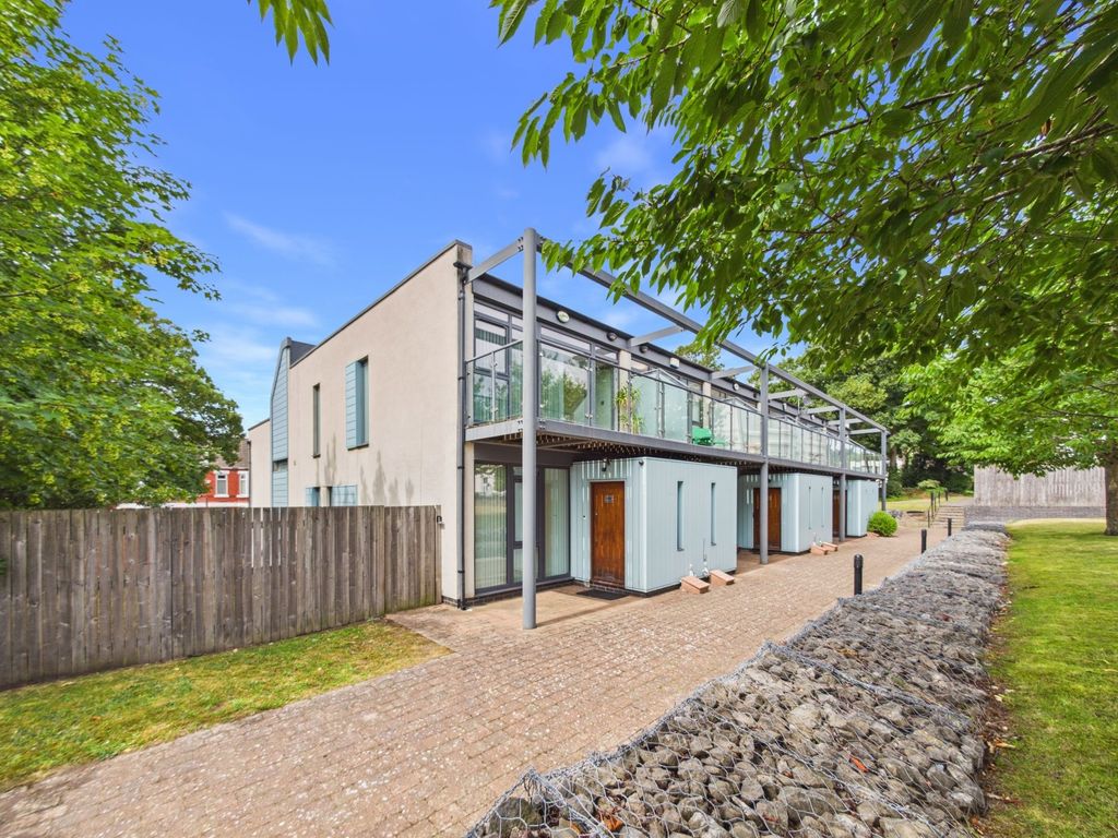 Property photo 1 of 32