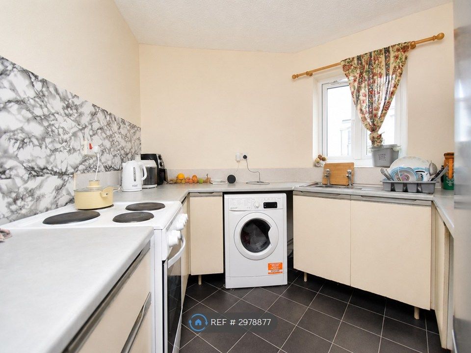 Property photo 3 of 6 Kitchen