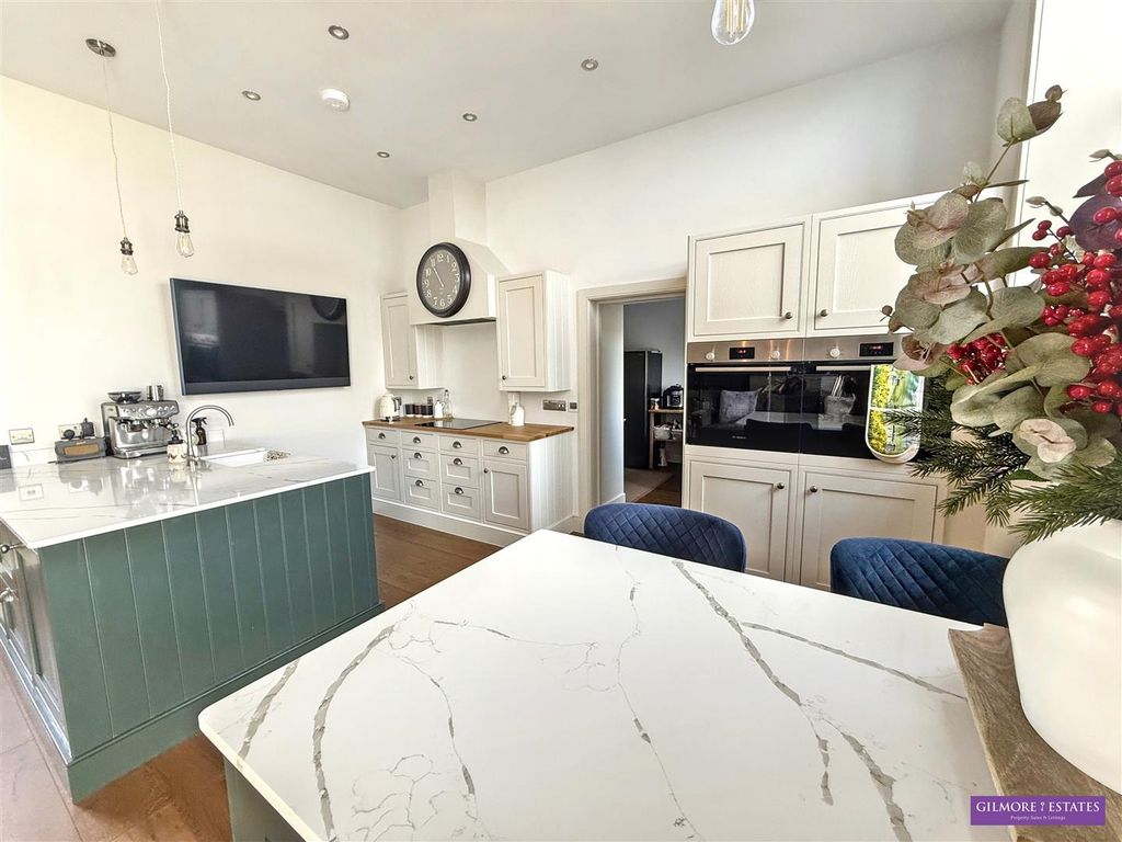 Property photo 3 of 26 21.Jpg