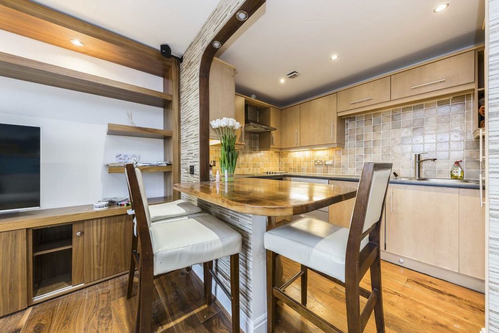 Property photo 3 of 5