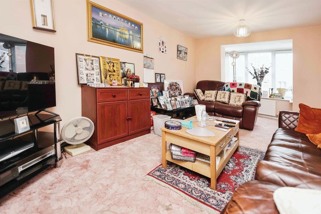 Property photo 2 of 17