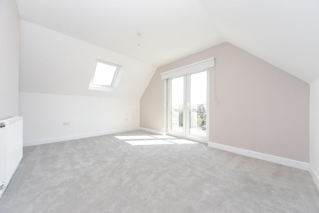 Property photo 1 of 12 Bedroom