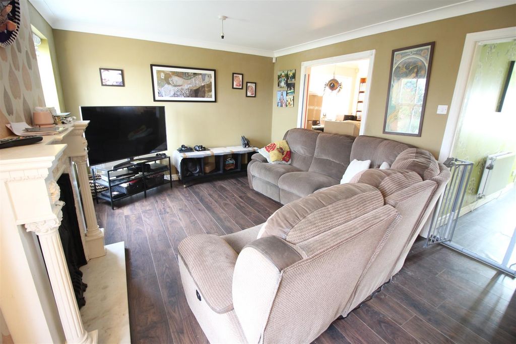 Property photo 2 of 7 Lounge