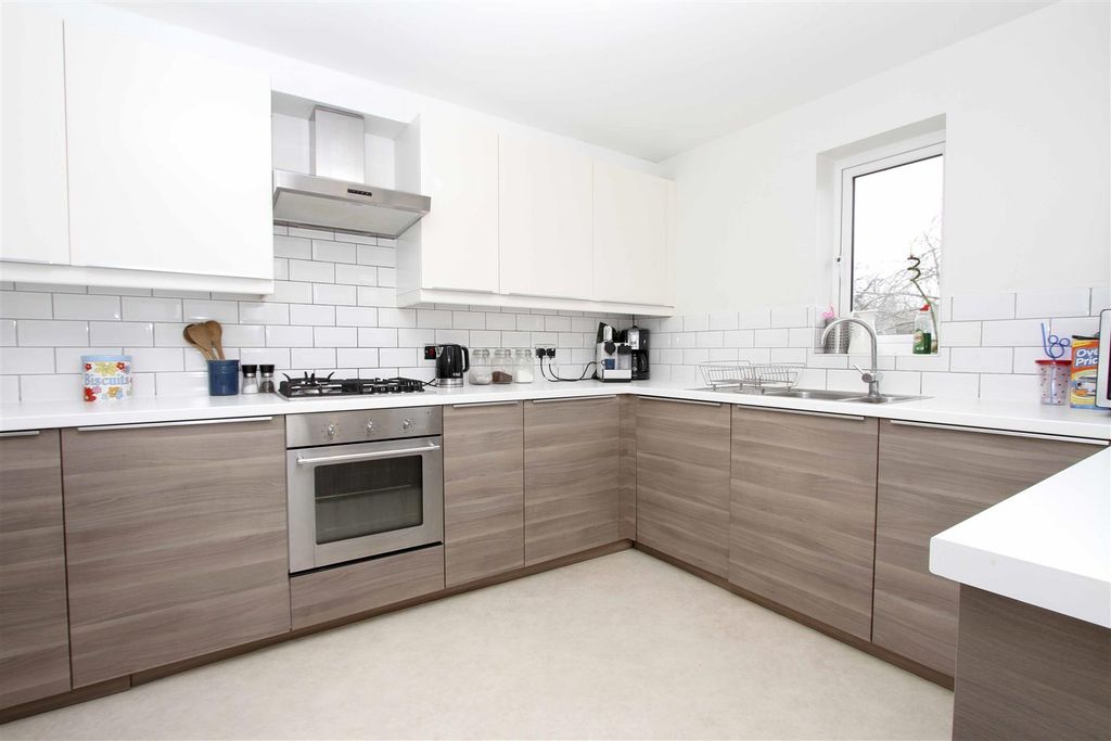 Property photo 3 of 8 Kitchen