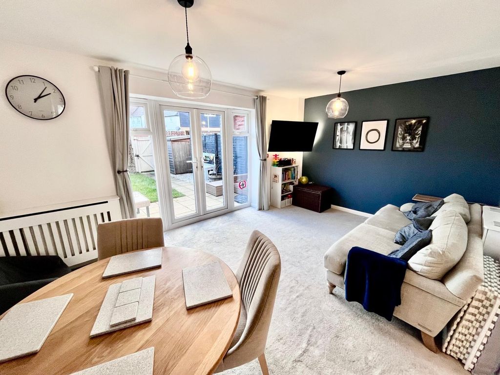 Property photo 2 of 25