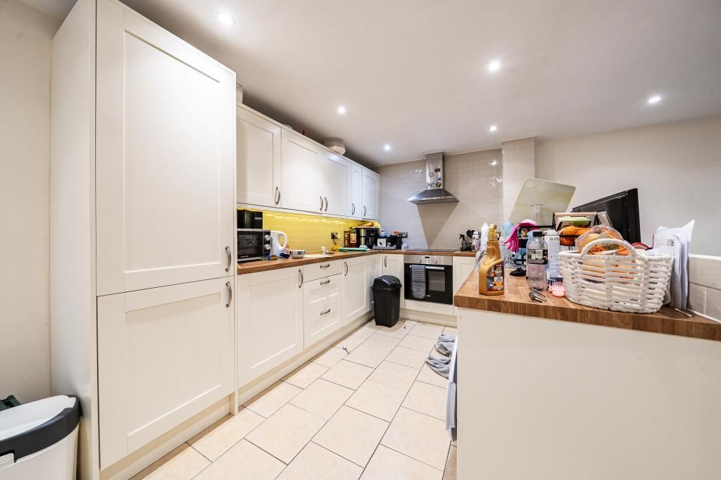 Property photo 3 of 19 Kitchen