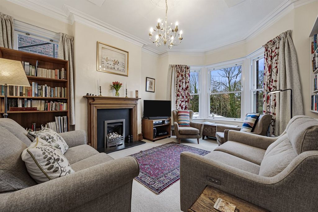 Property photo 3 of 27 Living Room