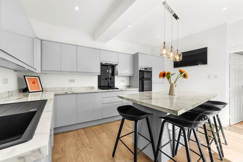 Property photo 2 of 27 Clive-Road-18.Jpg