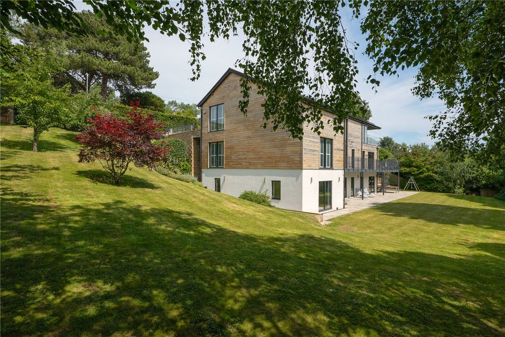 Property photo 2 of 52 Picture No. 31