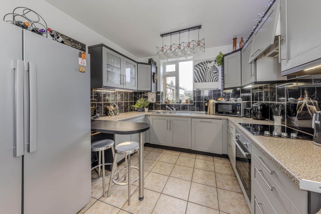 Property photo 2 of 30