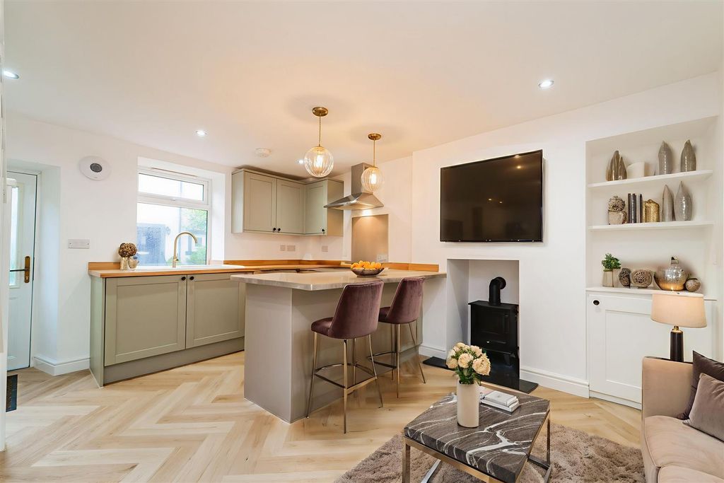 Property photo 3 of 24 3.Jpg