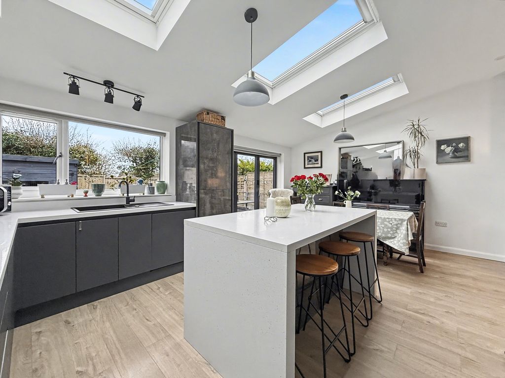 Property photo 2 of 13 Img3824