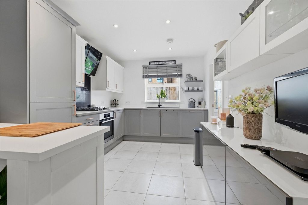 Property photo 3 of 33 Kitchen