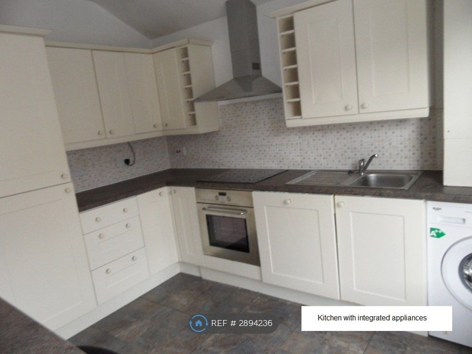 Property photo 1 of 9 Fully Integrated Kitchen