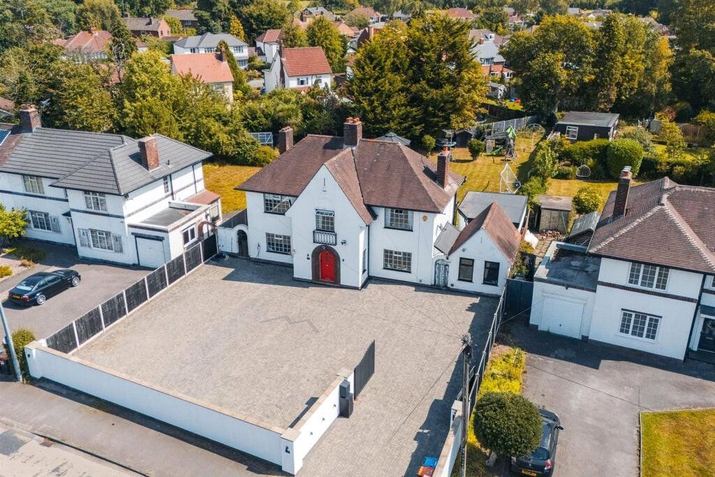 Property photo 2 of 19 13 Chester Road
