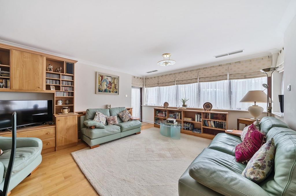 Property photo 2 of 17 Davidson Frost-Wellins, Dfw, London Road, Stanmore