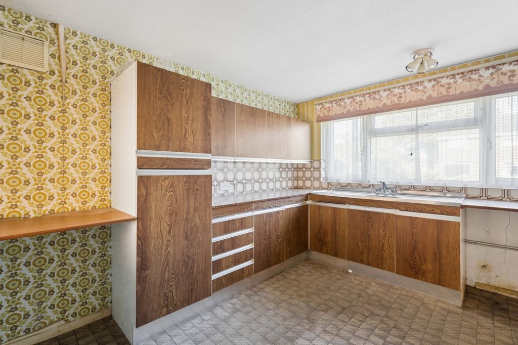 Property photo 3 of 16 Kitchen