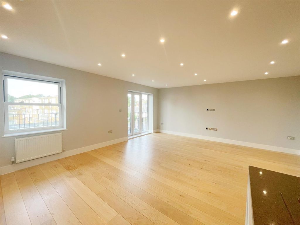 Property photo 2 of 10 Living_Room_2.Jpg