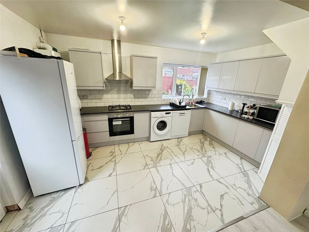 Property photo 2 of 7 Kitchen/Dining Room