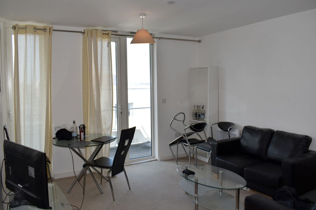 Property photo 3 of 7 Lounge