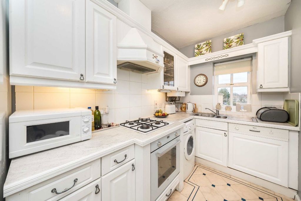 Property photo 3 of 6