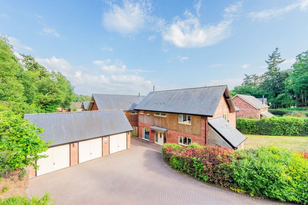Property photo 1 of 19 Front  Emilydimelowewemovewhitchurchandnantwich