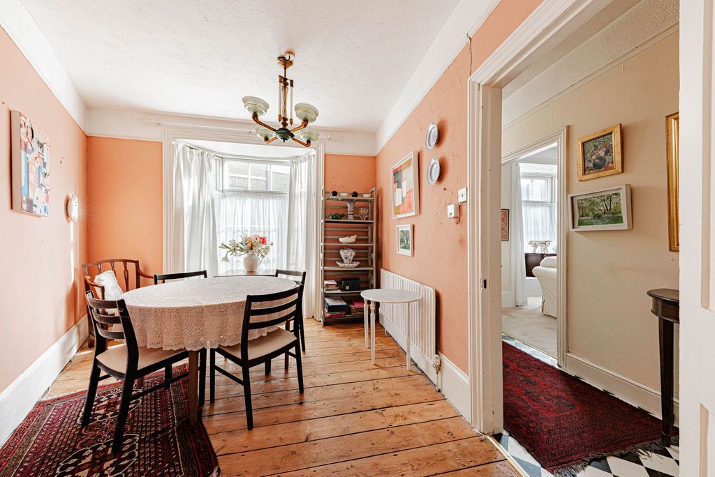 Property photo 3 of 28 Dining Room (1)