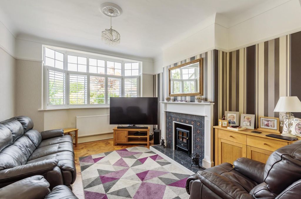 Property photo 2 of 21 Living Room