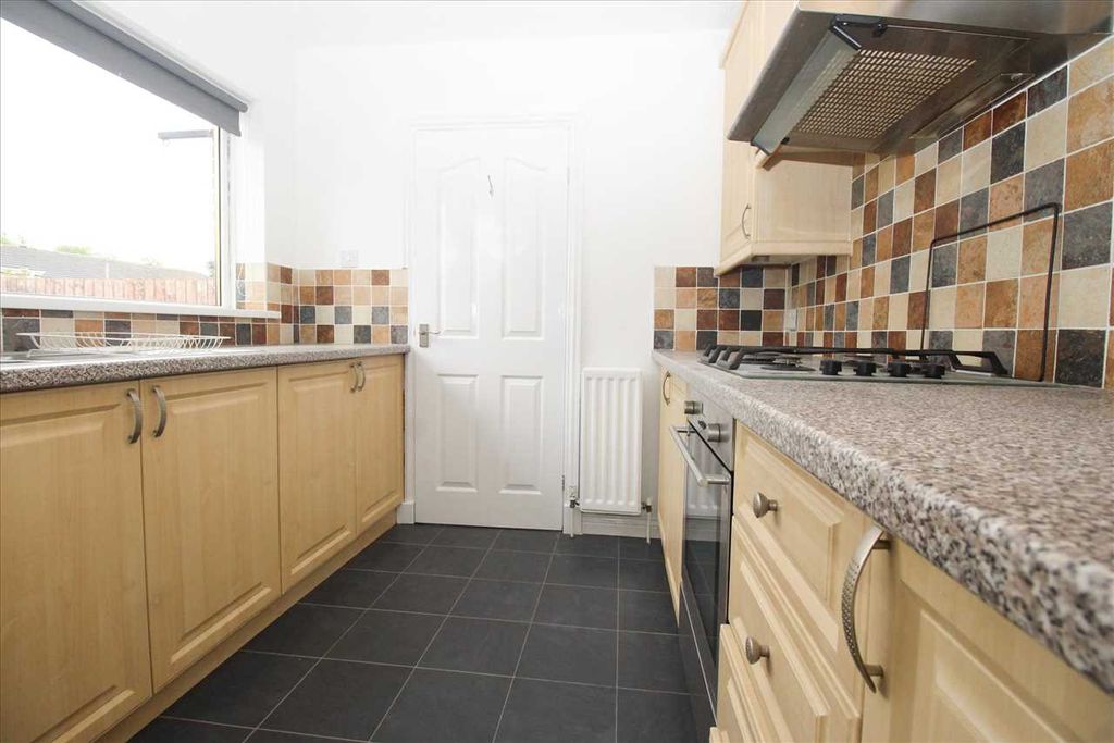 Property photo 3 of 9 Kitchen