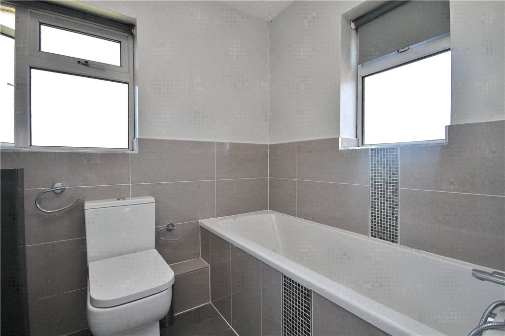 Property photo 3 of 10 Bathroom