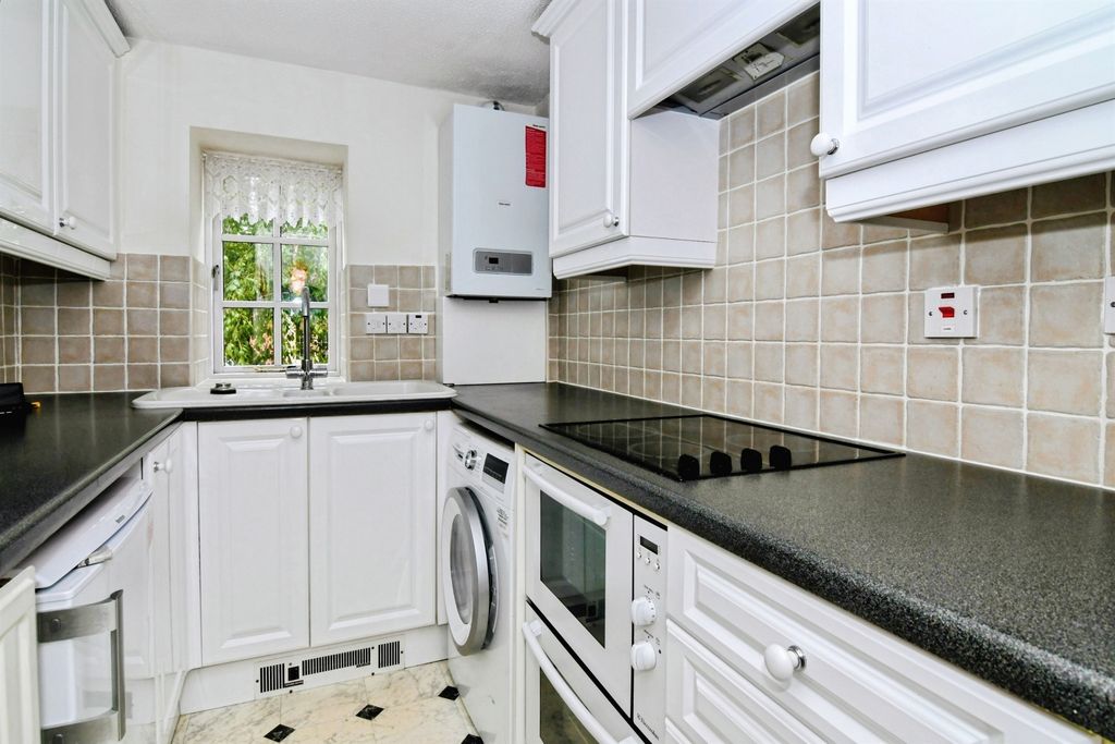 Property photo 2 of 12