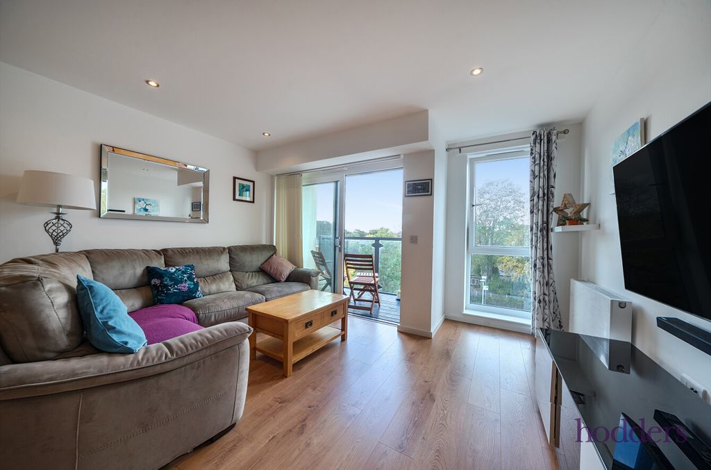 Property photo 2 of 16 ce034Bc7-Cdcb-4A7...