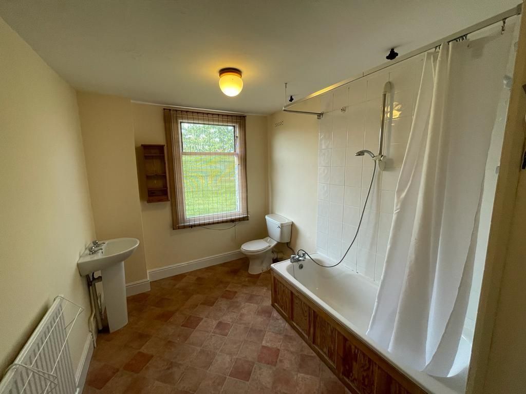 Property photo 3 of 7 Bathroom