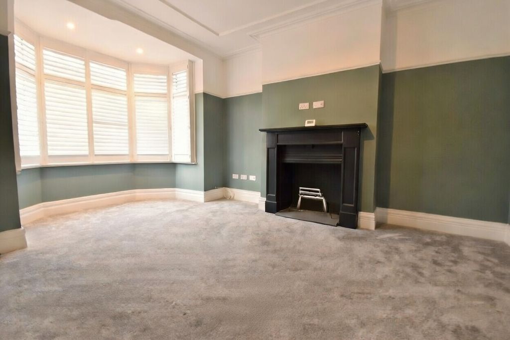 Property photo 2 of 12 Lounge