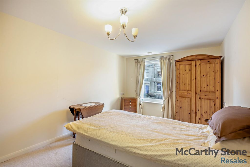 Property photo 3 of 27 8673259-Interior04-800.Jpg